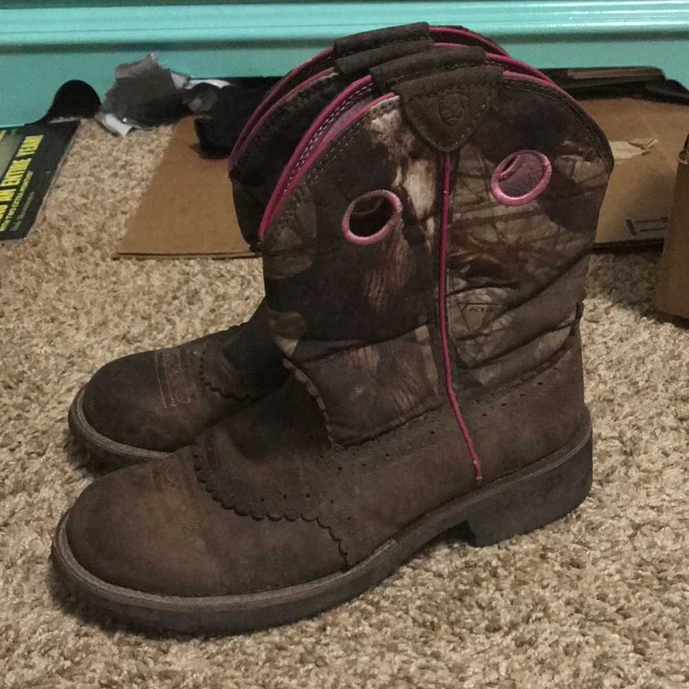 Ariat camo boots!